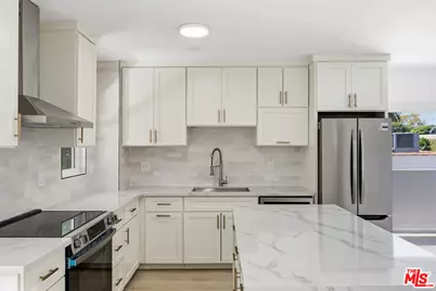929 N Stanley Ave #2, West Hollywood, CA 90046 - Photo 1