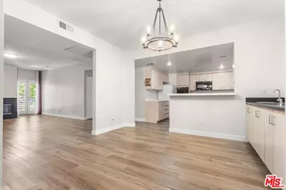 5350 White Oak Ave #209, Los Angeles, CA 91316 - Photo 1
