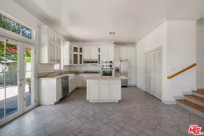 6019 S Harcourt Ave, Los Angeles, CA 90043 - Photo 1
