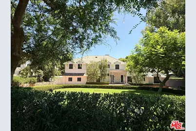220 N Cliffwood Ave, Los Angeles, CA 90049 - Photo 1