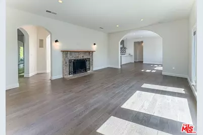 1043 S Plymouth Blvd, Los Angeles, CA 90019 - Photo 1