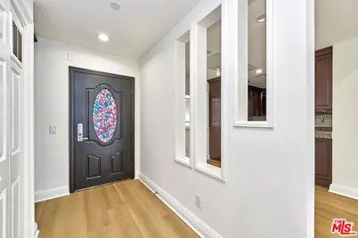 1043 S Kenmore Ave #404, Los Angeles, CA 90006 - Photo 1