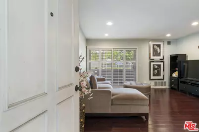 3863 Thorncroft Ln #E, Inglewood, CA 90305 - Photo 1