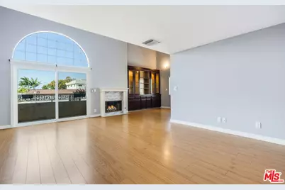 3910 Moore St #201, Los Angeles, CA 90066 - Photo 1