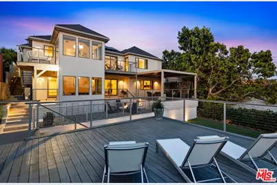 922 Berkeley St, Santa Monica, CA 90403 - Photo 1