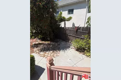 2315 2nd Streert #D, Santa Monica, CA 90405 - Photo 1