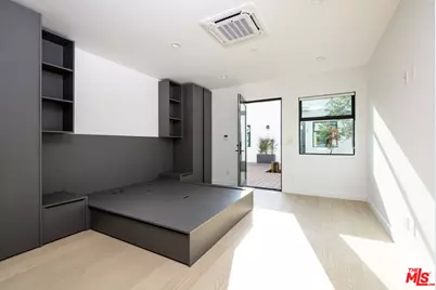 1325 Cabrillo Ave #10, Venice, CA 90291 - Photo 1