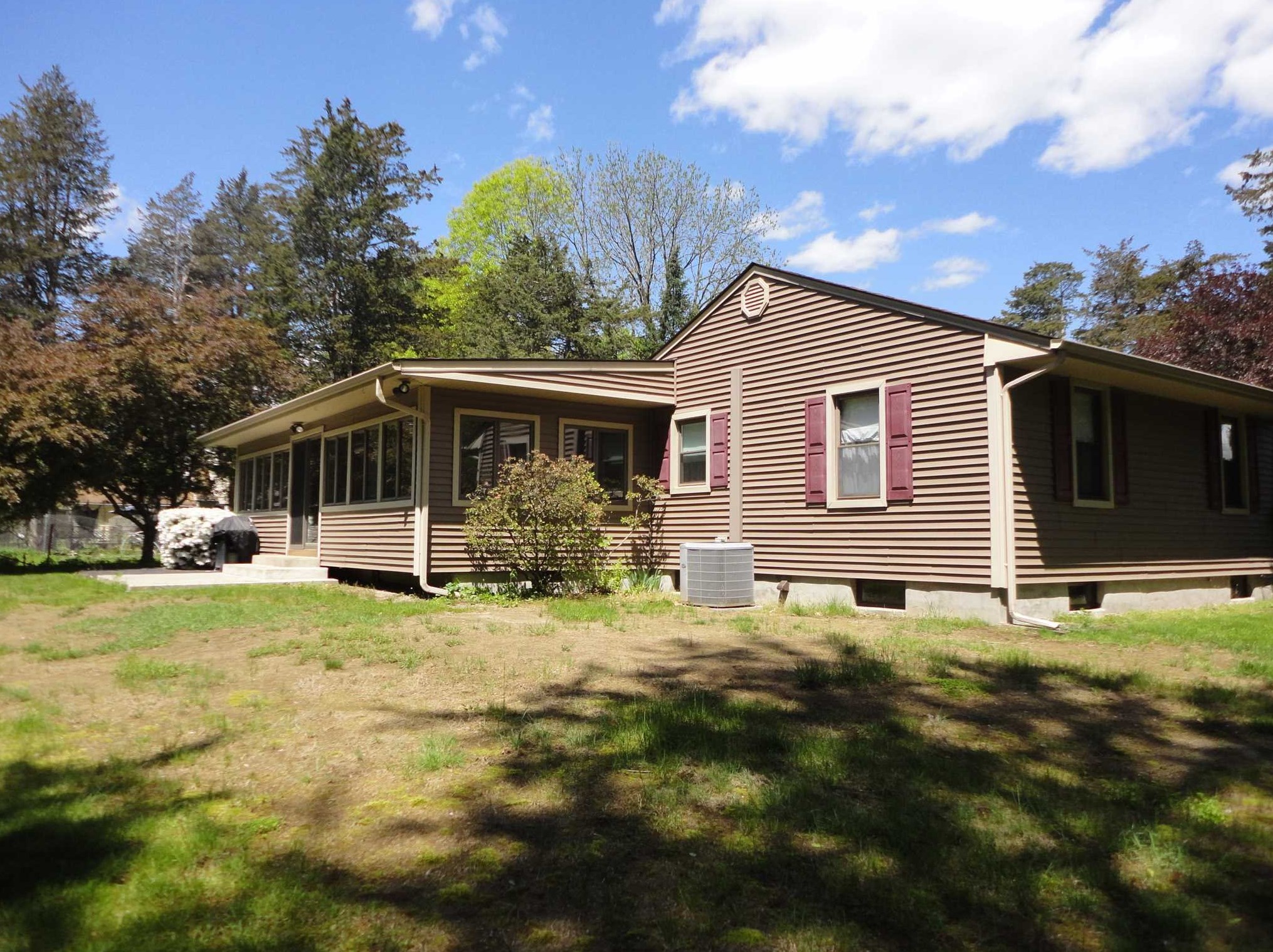 1 Schyler Dr, Poughkeepsie NY  12603-6110 exterior