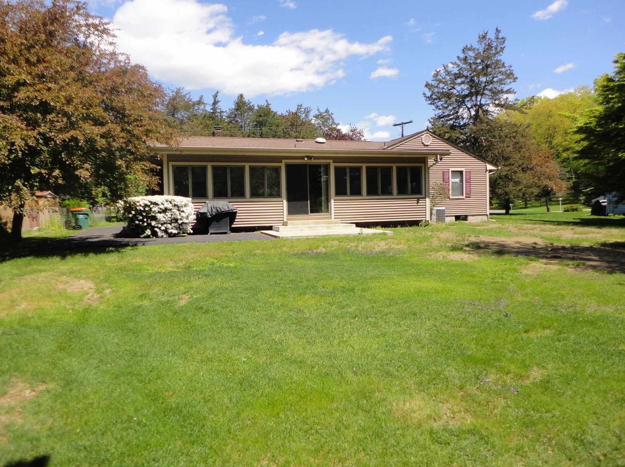 1 Schyler Dr, Poughkeepsie NY 12603 exterior