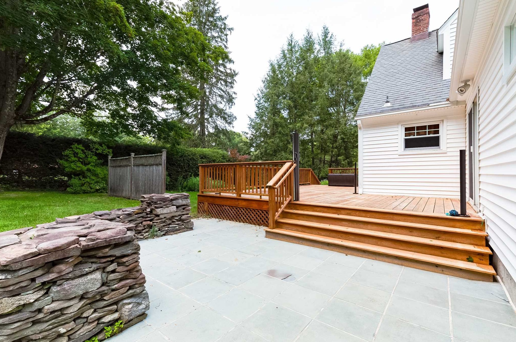 4 Oak Dr, Katonah NY  10536-3222 exterior