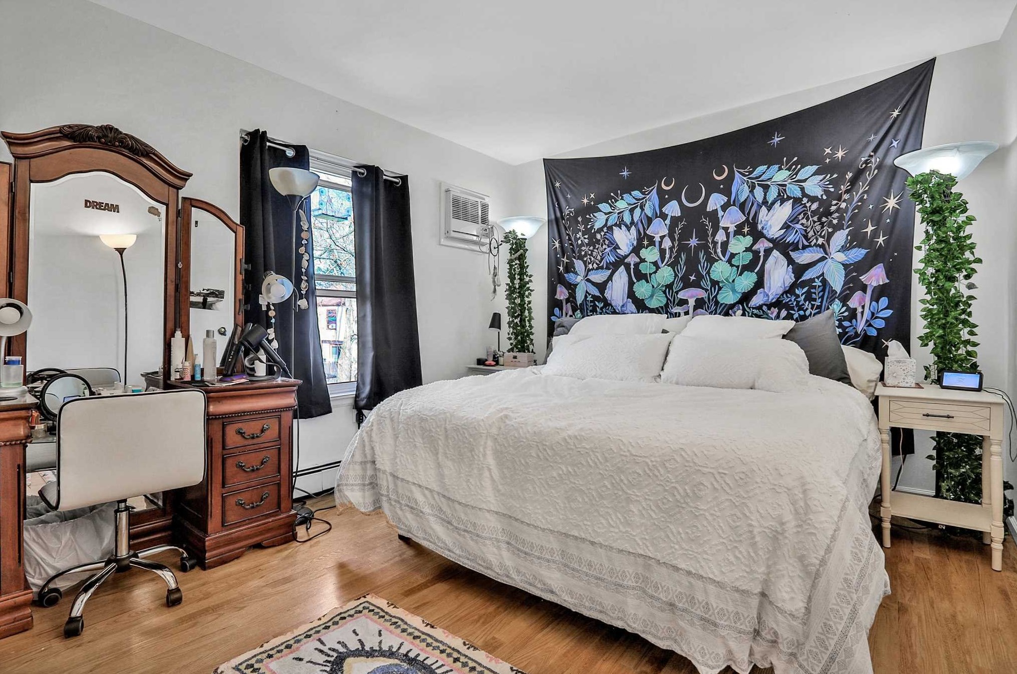 8 Sycamore Dr, Beacon NY 12508-3928 exterior