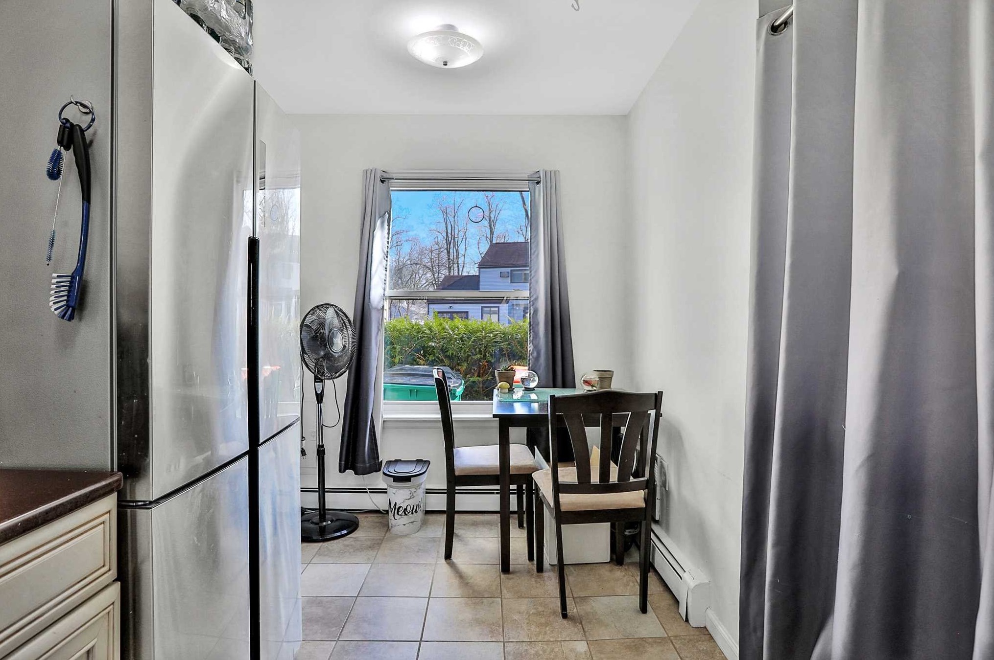 8 Sycamore Dr, Beacon NY 12508-3928 exterior