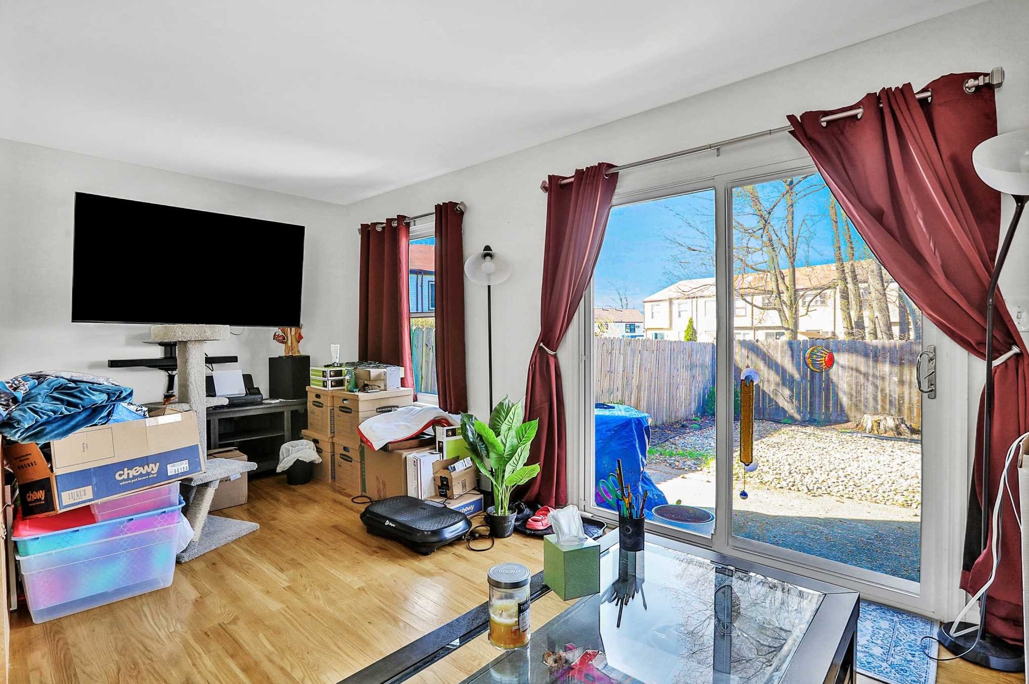 8 Sycamore Dr, Beacon NY 12508-3928 exterior