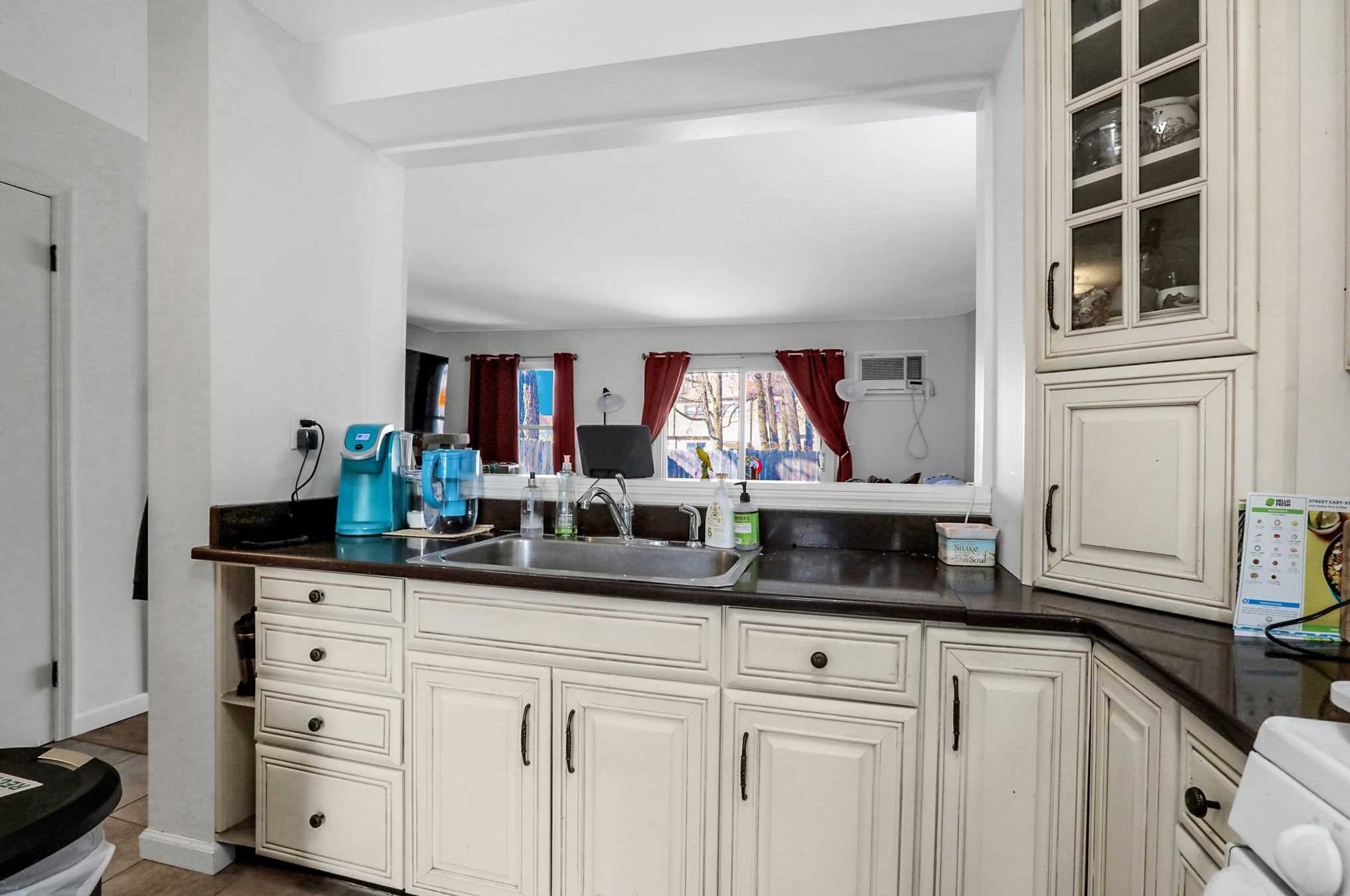 8 Sycamore Dr, Beacon NY 12508-3928 exterior