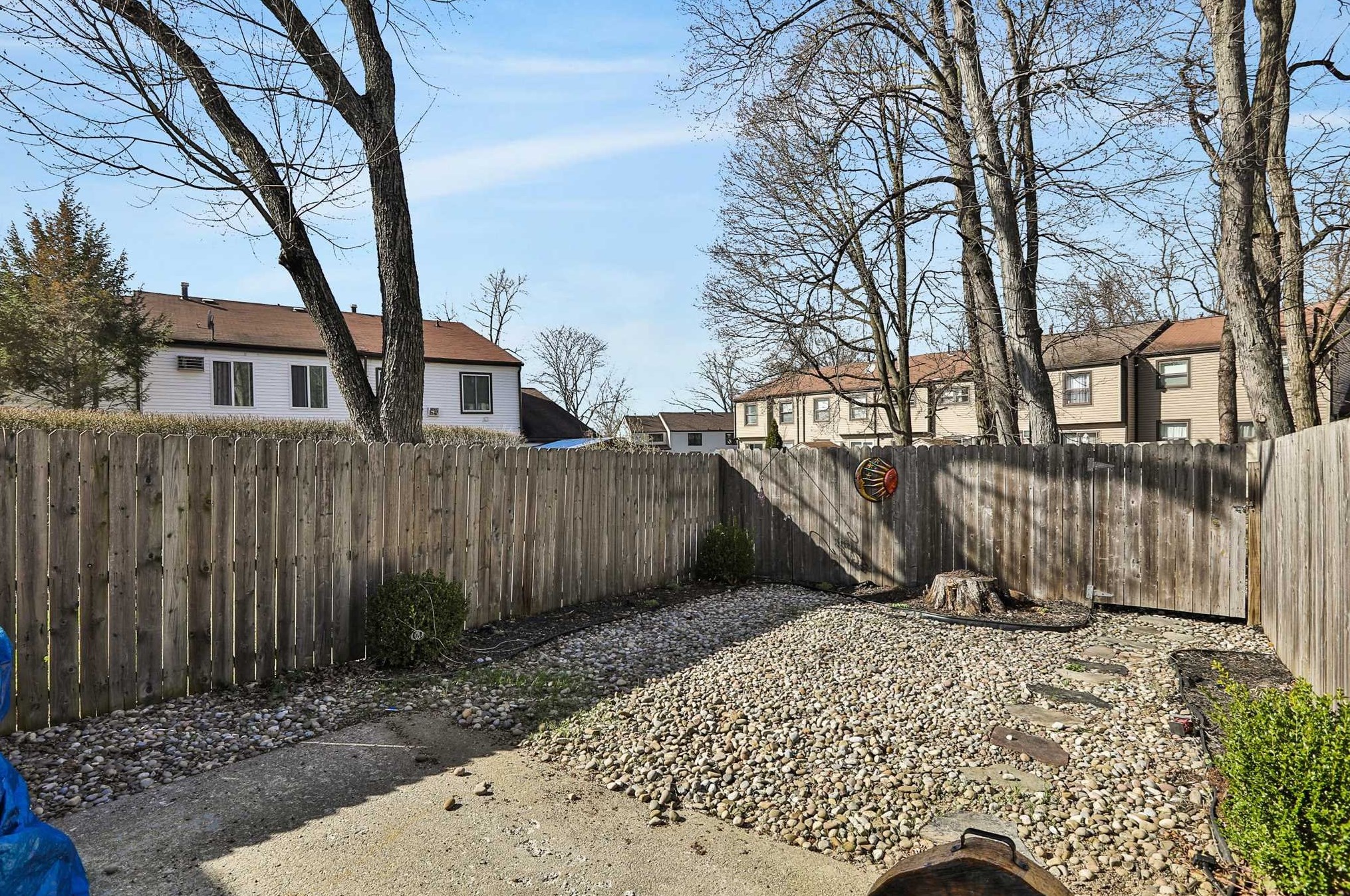 8 Sycamore Dr, Beacon NY 12508-3928 exterior