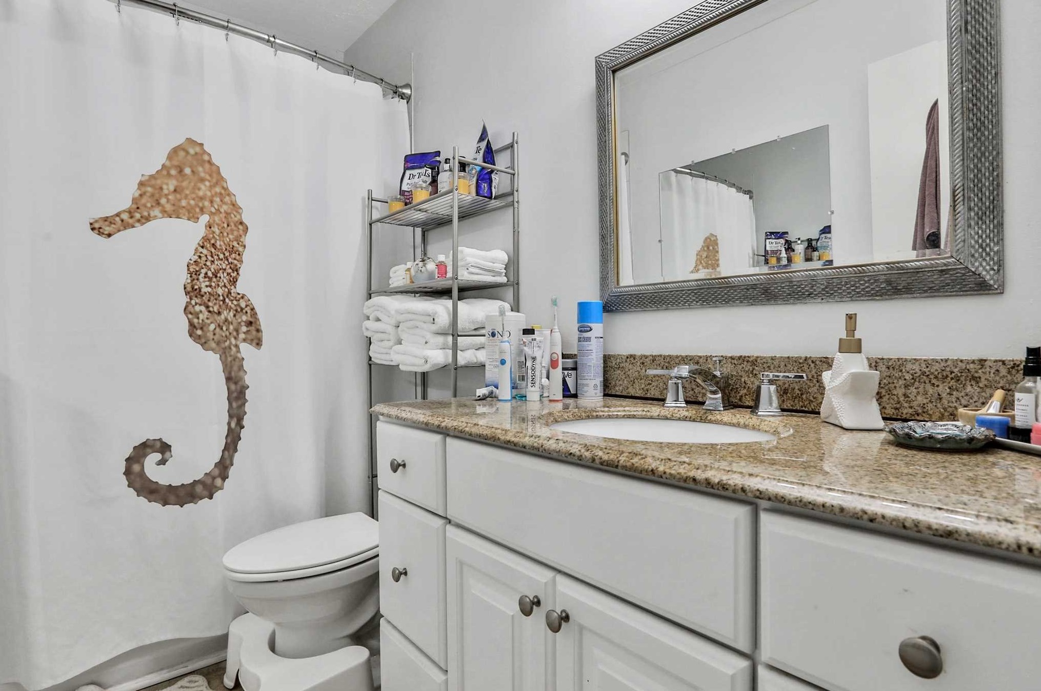 8 Sycamore Dr, Beacon NY 12508-3928 exterior