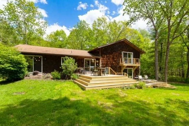 207 Fraleigh Ln, Red Hook NY 12571-2350 exterior