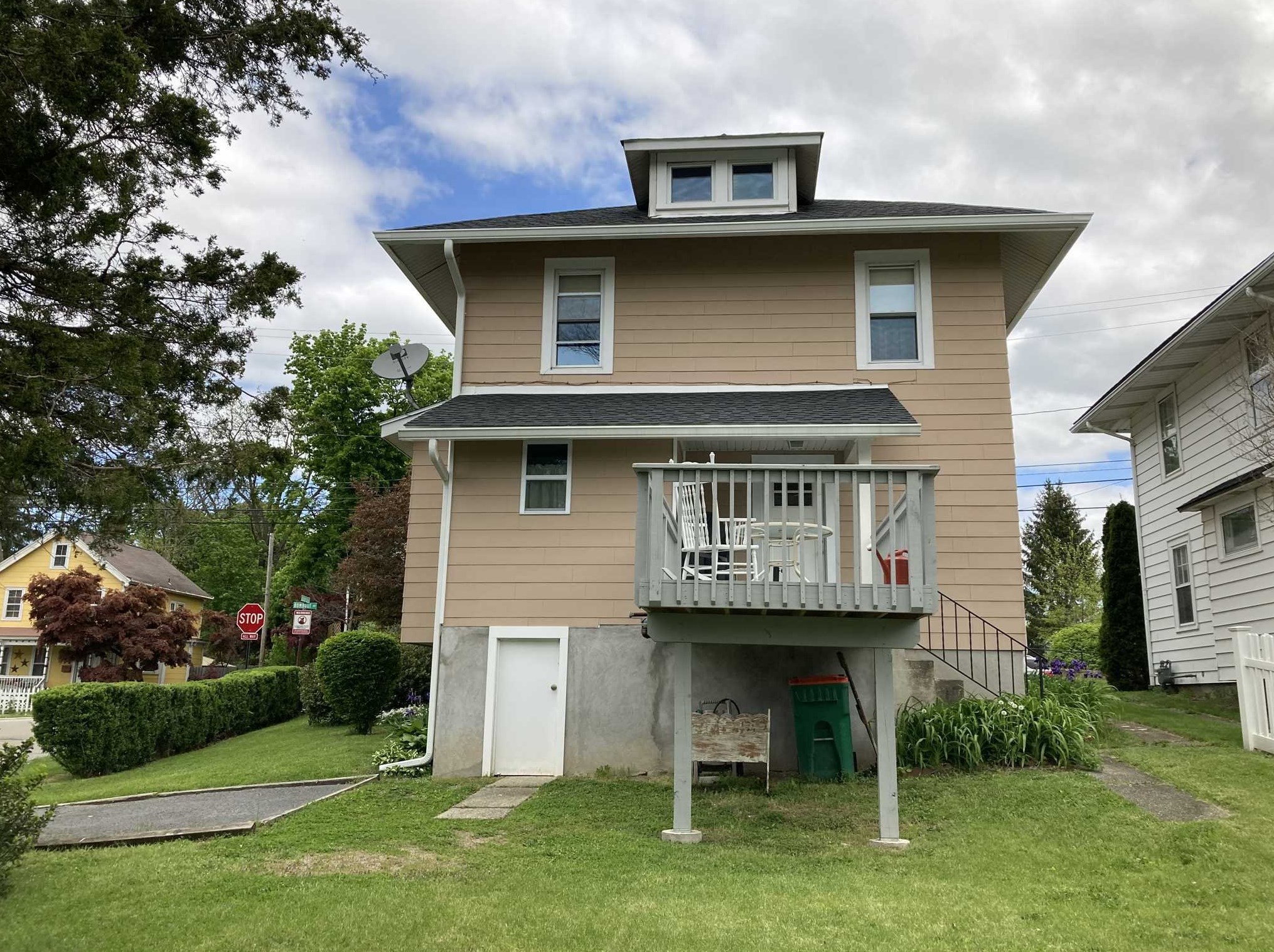 107 Rombout Ave, Beacon NY 12508-3211 exterior