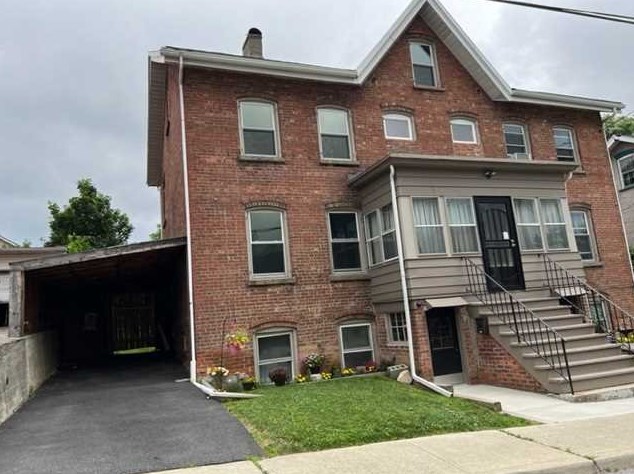 32 Davis St, Beacon NY  12508-2828 exterior