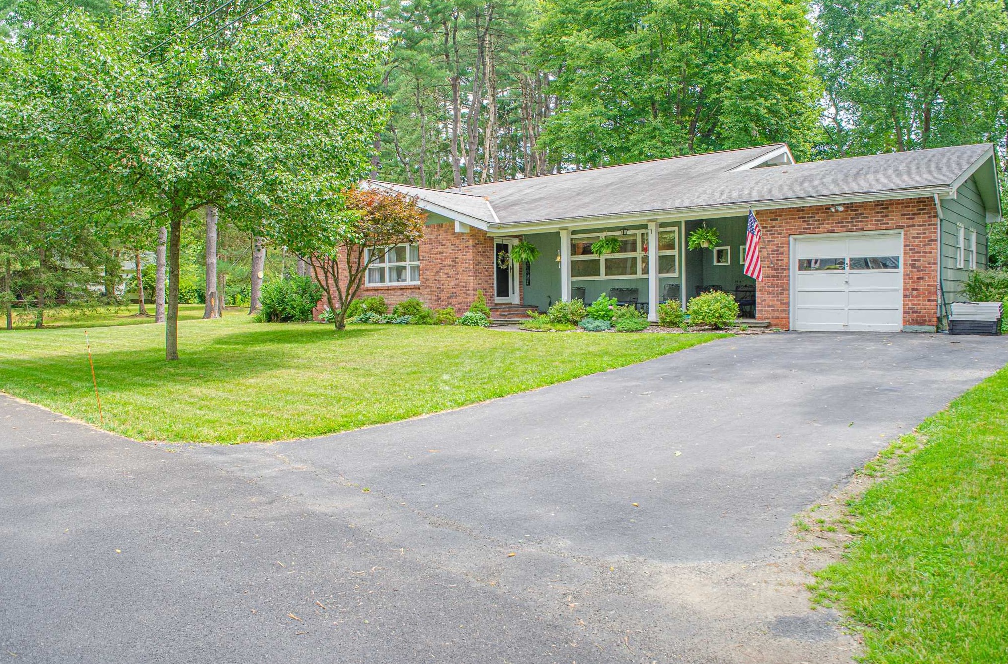 5 Elm St, Red Hook NY 12571-1148 exterior