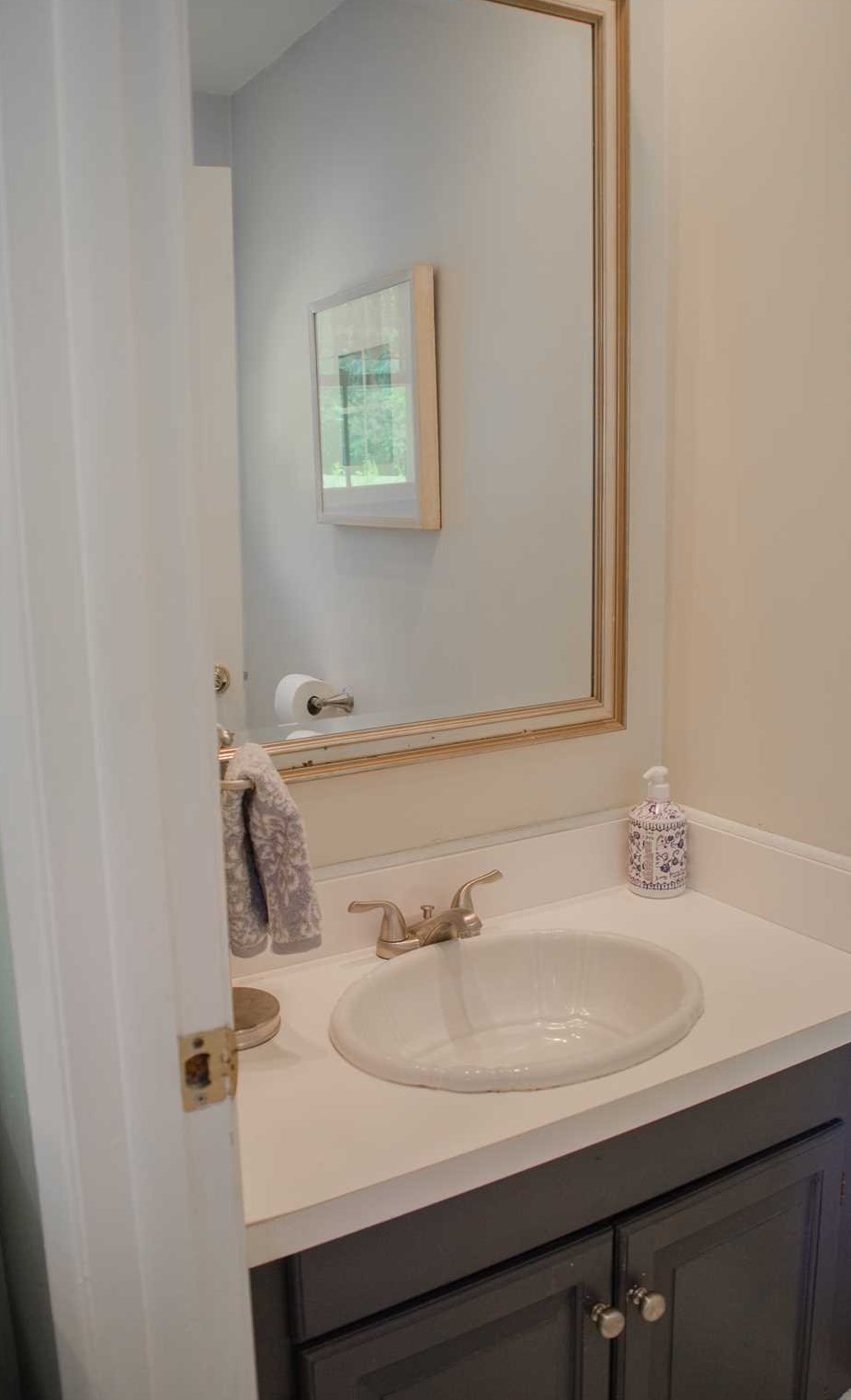 5 Elm St, Red Hook NY 12571-1148 exterior