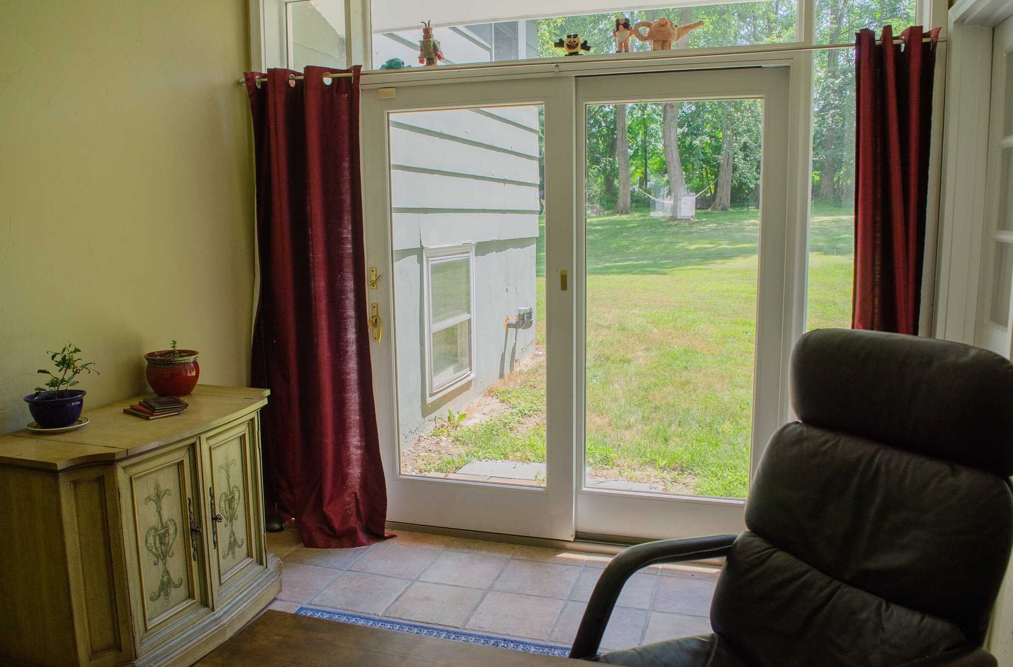 5 Elm St, Red Hook NY 12571-1148 exterior