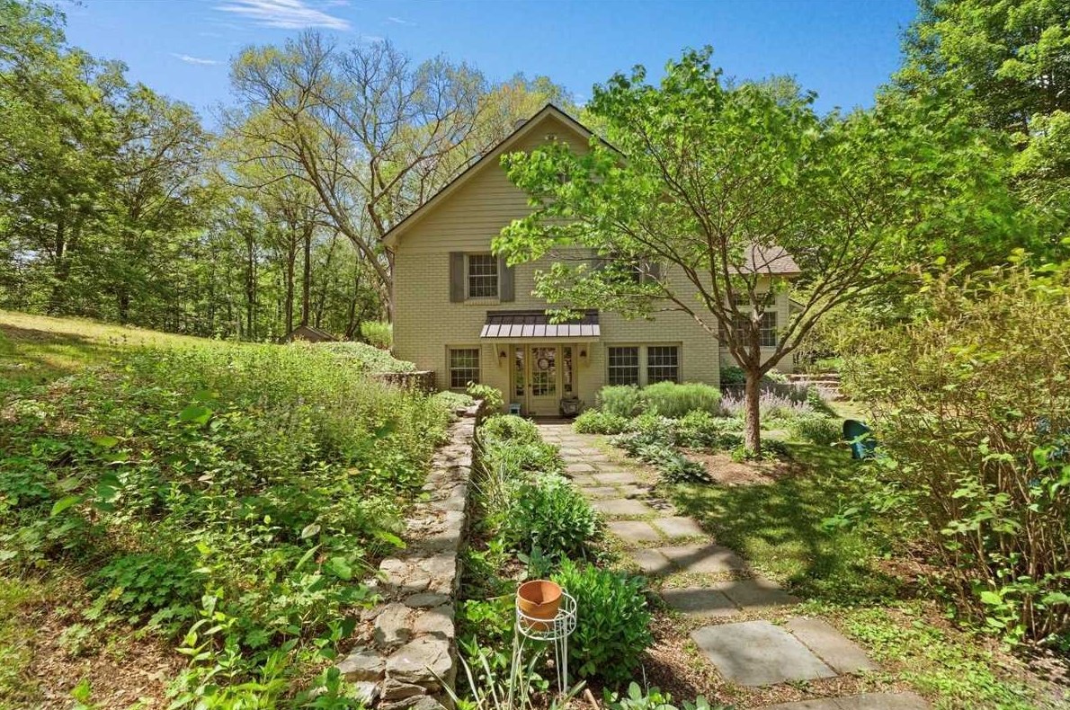 52 Todd Hill Rd, Poughkeepsie NY 12603-3932 exterior