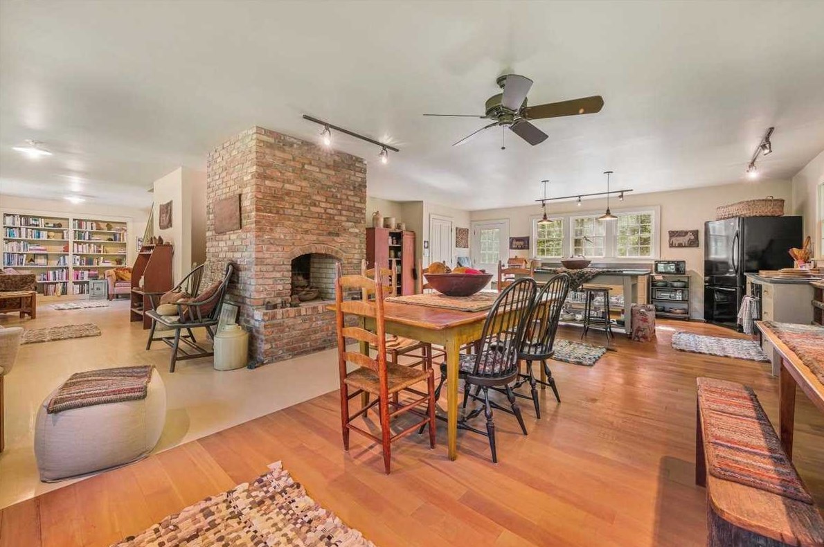 52 Todd Hill Rd, Poughkeepsie NY 12603-3932 exterior