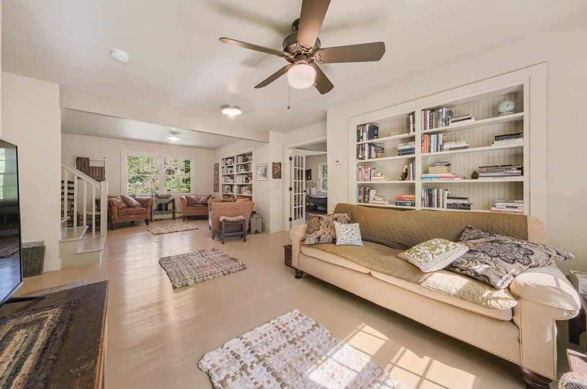 52 Todd Hill Rd, Poughkeepsie NY 12603-3932 exterior