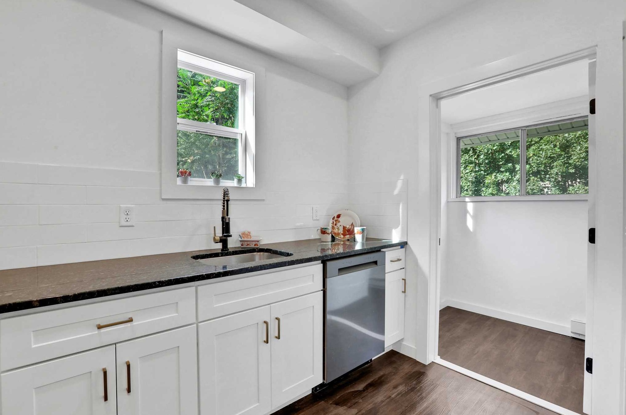 27 Tioronda Ave, Beacon NY 12508-3351 exterior