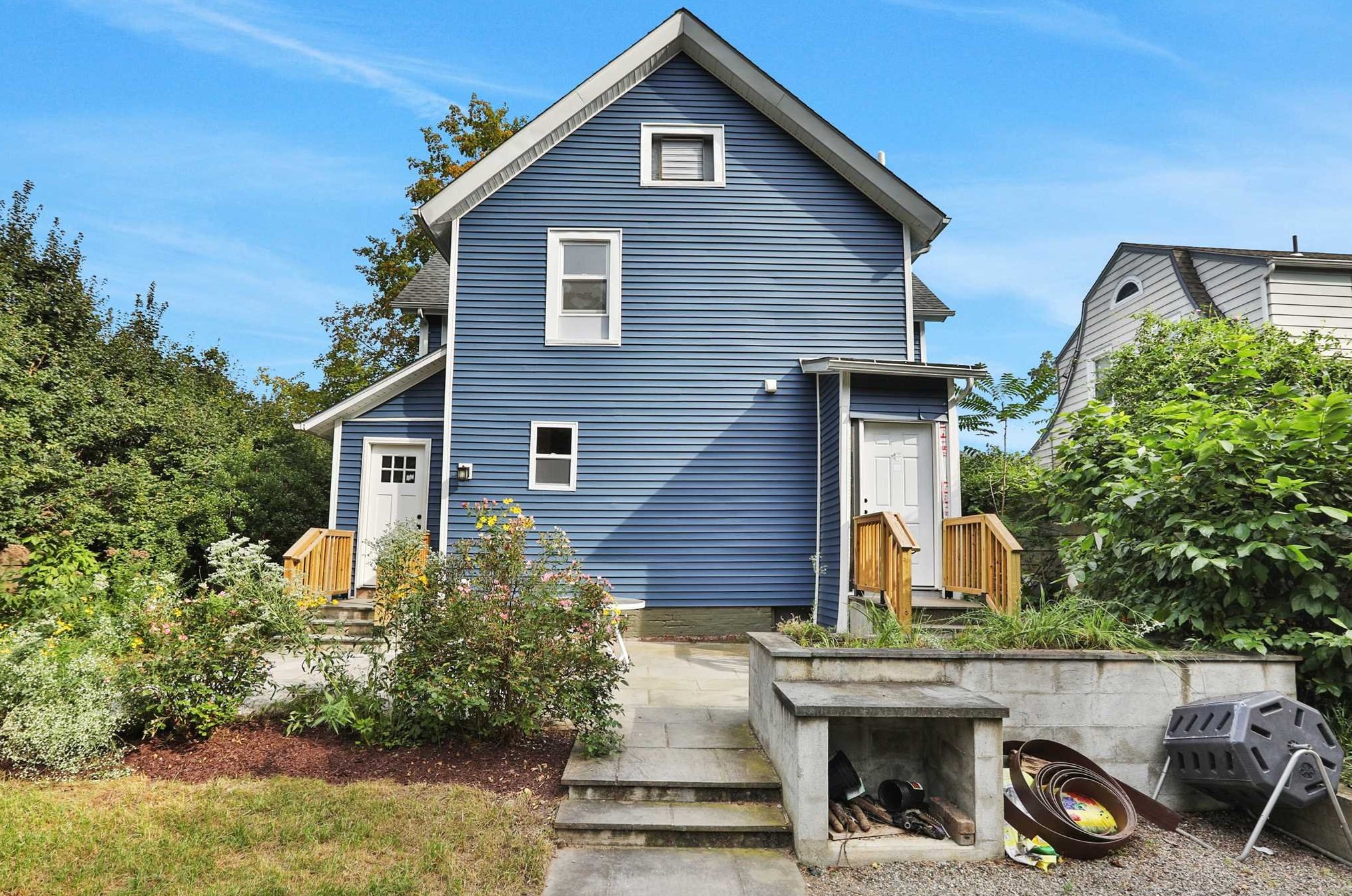 27 Tioronda Ave, Beacon NY 12508-3351 exterior