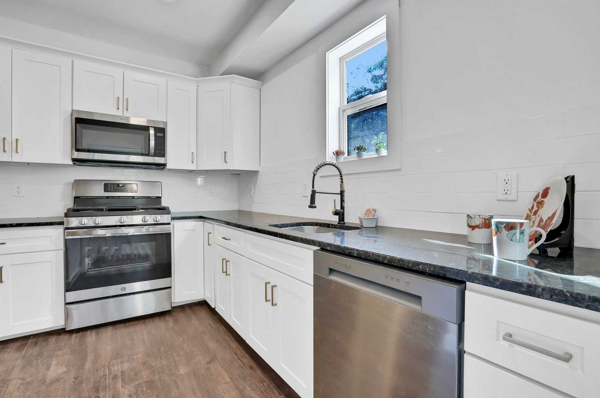 27 Tioronda Ave, Beacon NY 12508-3351 exterior