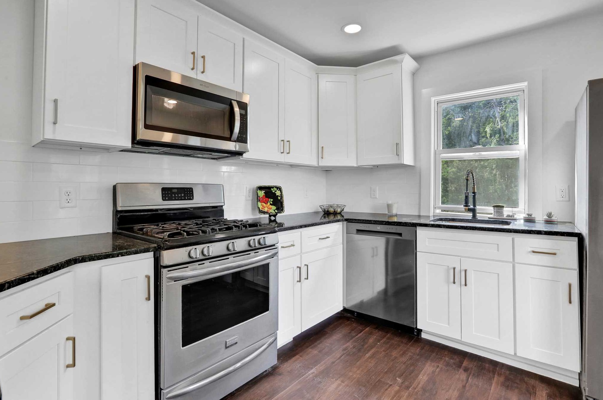 27 Tioronda Ave, Beacon NY 12508-3351 exterior