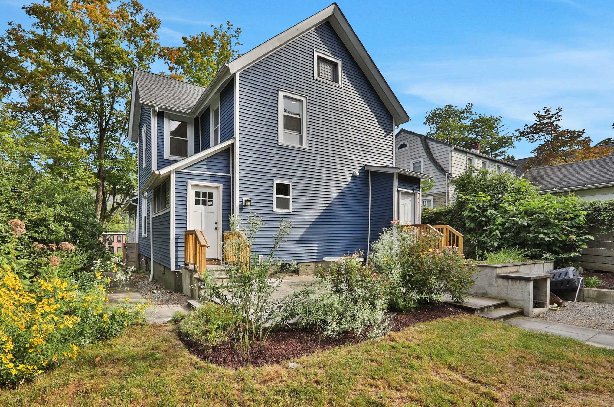 27 Tioronda Ave, Beacon NY 12508-3351 exterior