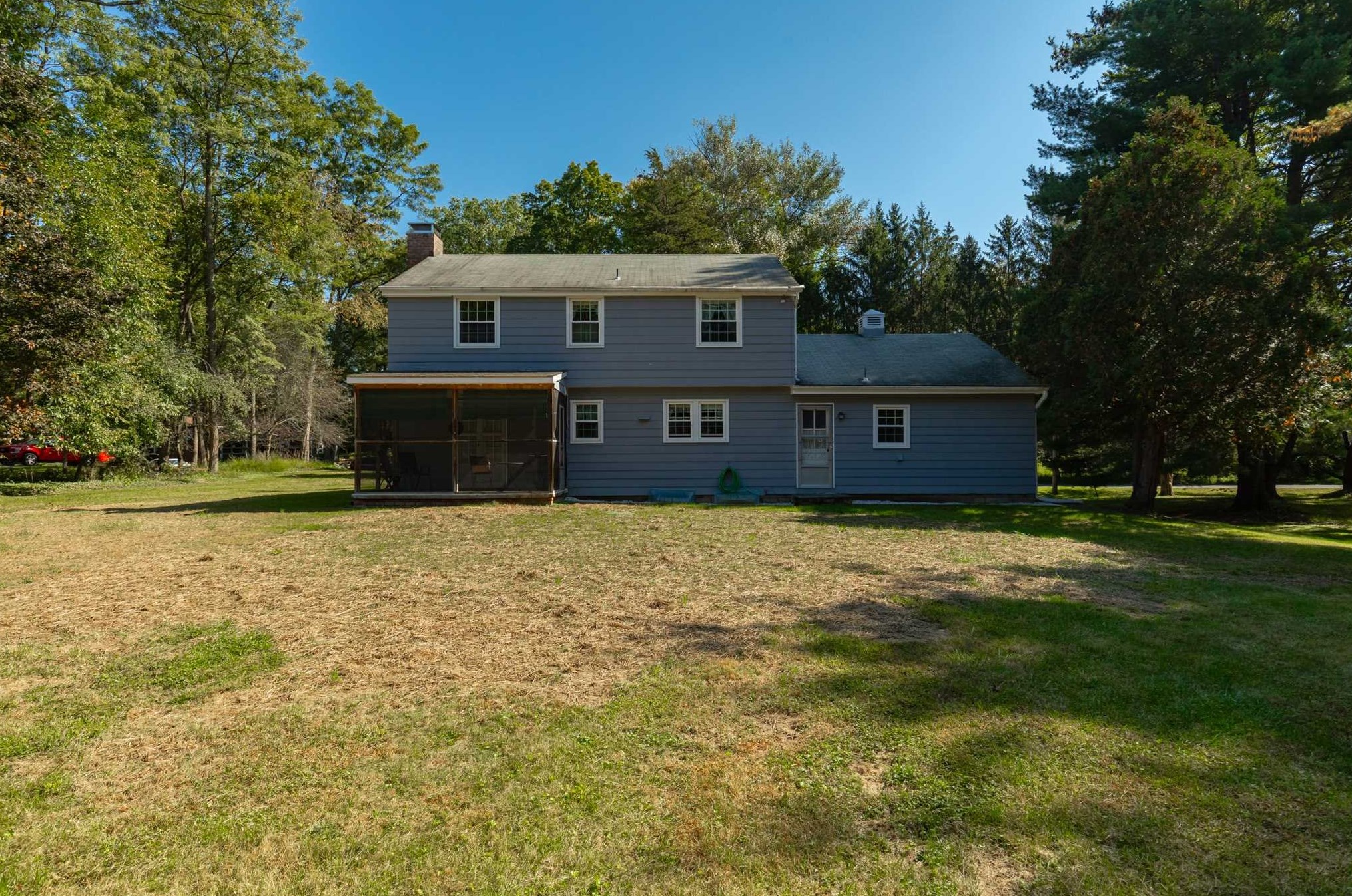 4 Elm St, Red Hook NY 12571-1148 exterior