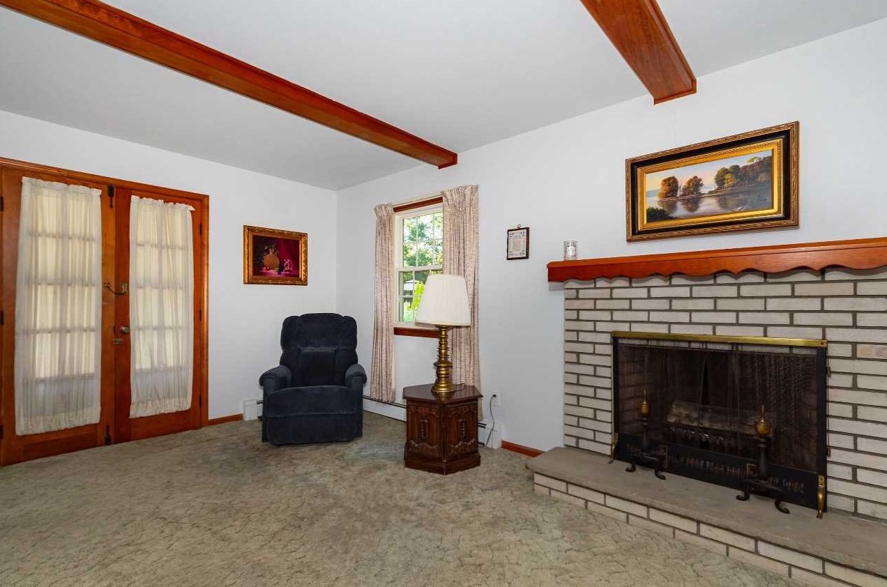 4 Elm St, Red Hook NY 12571-1148 exterior