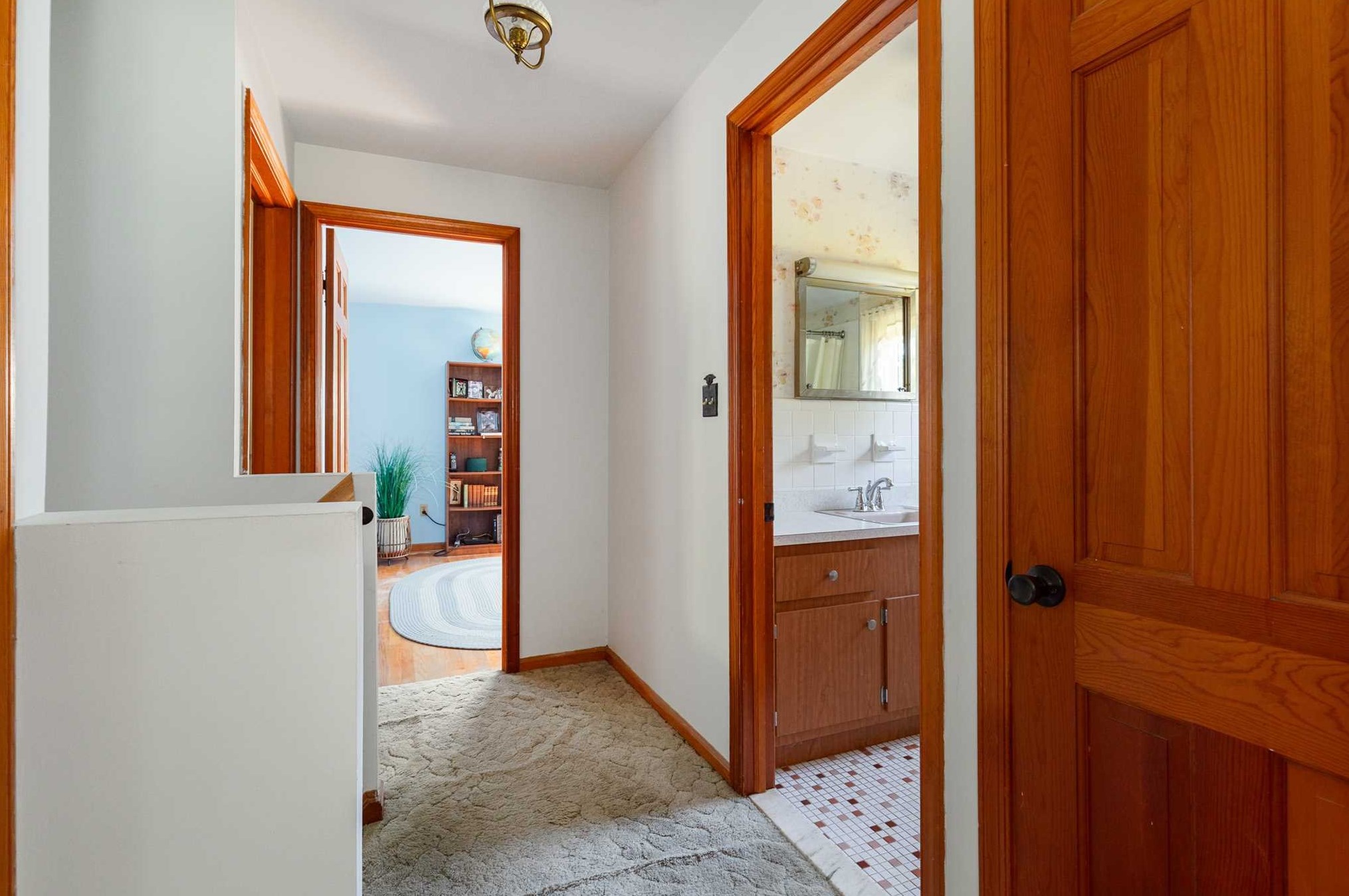 4 Elm St, Red Hook NY 12571-1148 exterior