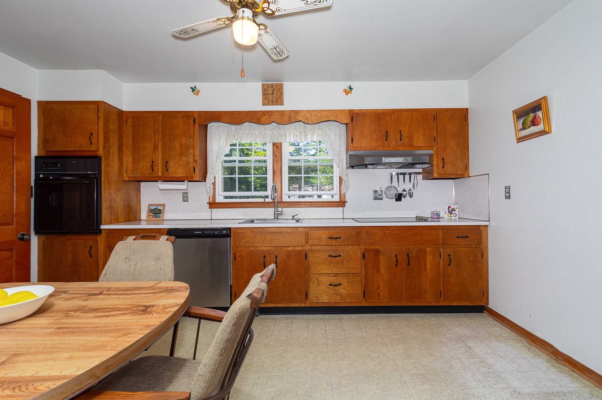 4 Elm St, Red Hook NY 12571-1148 exterior