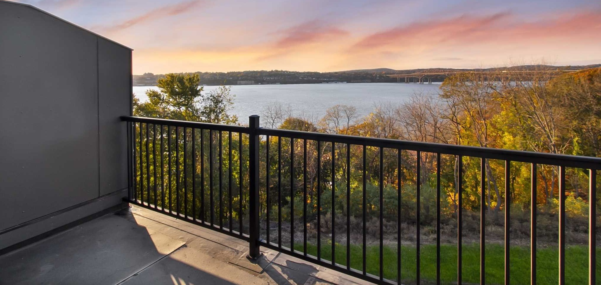 24 Edgewater Pl, Beacon NY  12508-1604 exterior