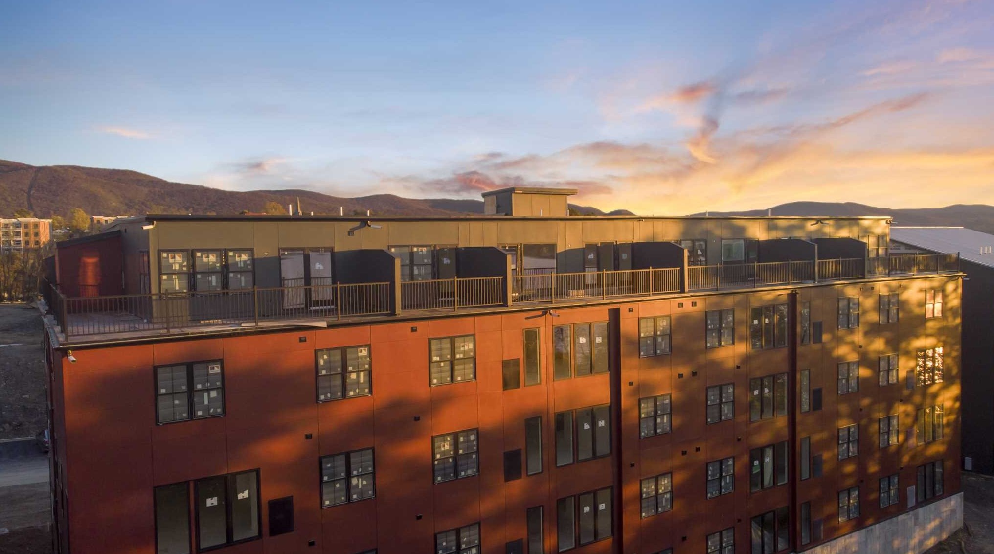 24 Edgewater Pl, Beacon NY  12508-1604 exterior