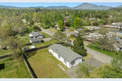 387 Tavis Drive, Merlin, OR 97532 - Photo 5