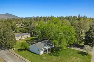 387 Tavis Dr, Merlin, OR 97532 - Photo 11