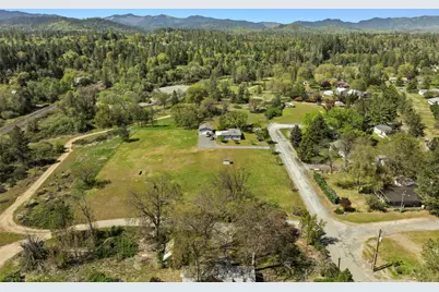 387 Tavis Drive, Merlin, OR 97532 - Photo 5