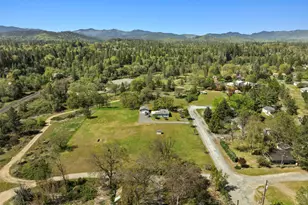 387 Tavis Dr, Merlin, OR 97532 - Photo 5