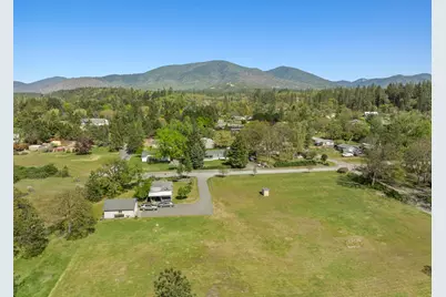 387 Tavis Drive, Merlin, OR 97532 - Photo 9