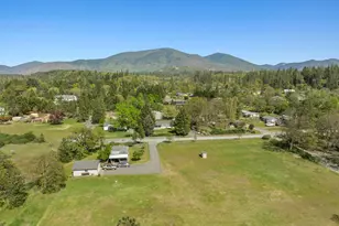 387 Tavis Dr, Merlin, OR 97532 - Photo 9