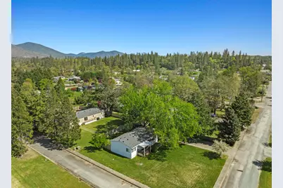 387 Tavis Drive, Merlin, OR 97532 - Photo 9