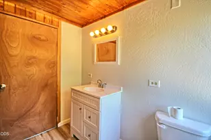 2525 Kinney Creek Rd, Jacksonville, OR 97530 - Photo 13