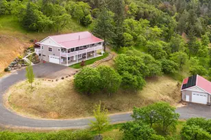 1011 Wren Ridge Dr, Eagle Point, OR 97524 - Photo 1