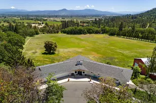 4640 Scenic Ave, Central Point, OR 97502 - Photo 3